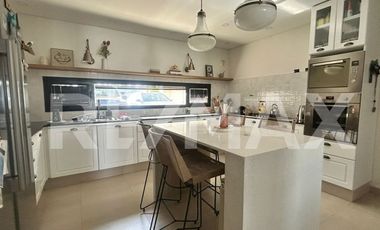 Venta Casa Nivel Gerencial - Piedras Blancas