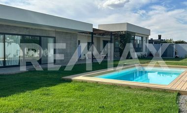 Venta Casa Nivel Gerencial - Piedras Blancas