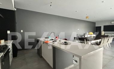 Venta Casa Nivel Gerencial - Piedras Blancas