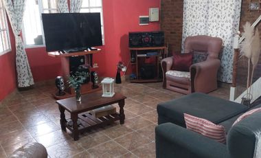 Venta de casa 4 ambientes en Escobar con garage