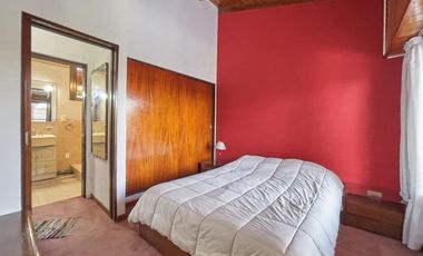 CASA TIPO CHALET, 4 AMBIENTES,CON PILETA Y QUINCHO