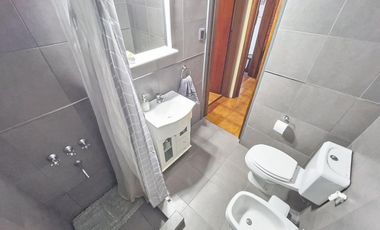 CASA TIPO CHALET, 4 AMBIENTES,CON PILETA Y QUINCHO