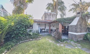 CASA TIPO CHALET, 4 AMBIENTES,CON PILETA Y QUINCHO