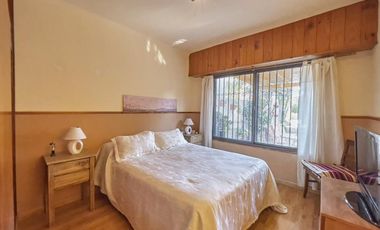 CASA TIPO CHALET, 4 AMBIENTES,CON PILETA Y QUINCHO