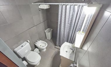 CASA TIPO CHALET, 4 AMBIENTES,CON PILETA Y QUINCHO