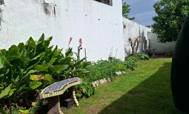 VENTA CASA EN DOS PLANTAS 5 AMBIENTES, TURDERA.