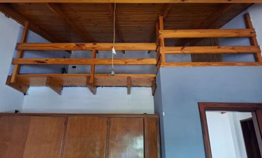 VENTA CASA EN DOS PLANTAS 5 AMBIENTES, TURDERA.