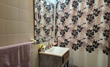 VENTA CASA EN DOS PLANTAS 5 AMBIENTES, TURDERA.