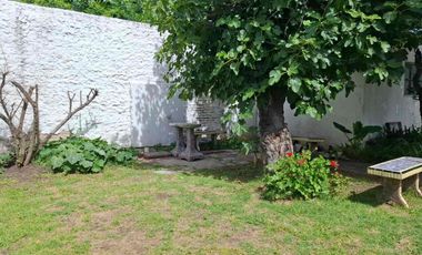 VENTA CASA EN DOS PLANTAS 5 AMBIENTES, TURDERA.