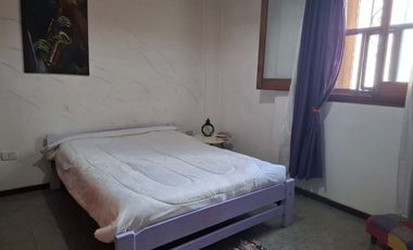 VENTA CASA EN DOS PLANTAS 5 AMBIENTES, TURDERA.