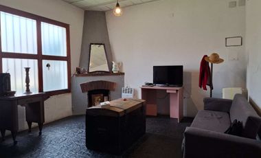 VENTA CASA EN DOS PLANTAS 5 AMBIENTES, TURDERA.