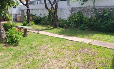 VENTA CASA EN DOS PLANTAS 5 AMBIENTES, TURDERA.