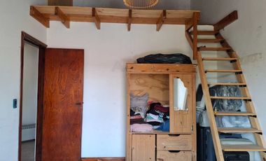 VENTA CASA EN DOS PLANTAS 5 AMBIENTES, TURDERA.