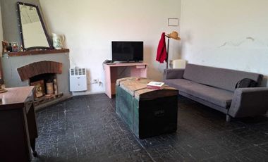 VENTA CASA EN DOS PLANTAS 5 AMBIENTES, TURDERA.