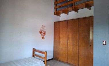 VENTA CASA EN DOS PLANTAS 5 AMBIENTES, TURDERA.