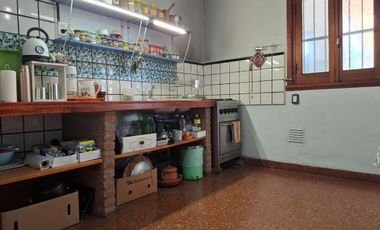 VENTA CASA EN DOS PLANTAS 5 AMBIENTES, TURDERA.