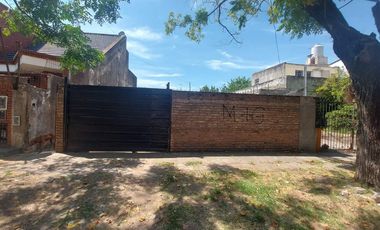 CASA A REFACCIONAR CON GRAN TERRENO LIBRE