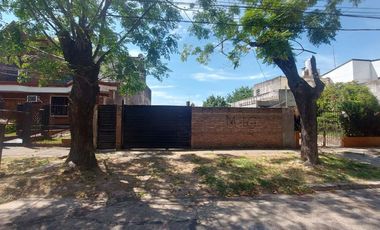 CASA A REFACCIONAR CON GRAN TERRENO LIBRE