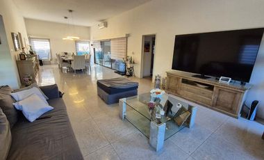 ALQUILER DE CASA EN PILAR