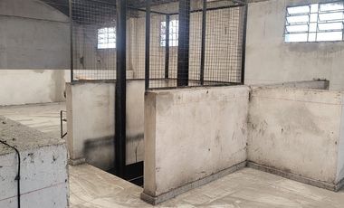 ALQUILER AMPLIO GALPON DEPOSITO BARRIO SAN VICENTE