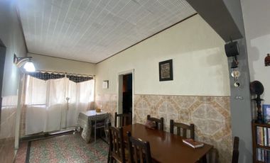 CASA 3 AMB CON LOCAL, GARAJE, PATIO Y TERRAZA