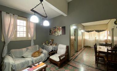 CASA 3 AMB CON LOCAL, GARAJE, PATIO Y TERRAZA