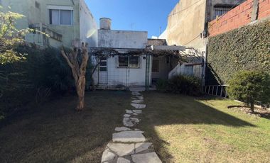 CASA EN VENTA C/AMPLIO FONDO Y QUINCHO-AVELLANEDA