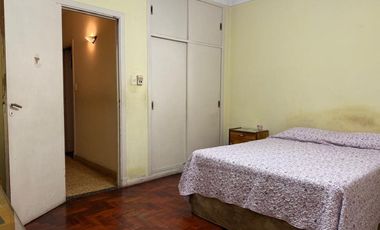 CASA EN VENTA C/AMPLIO FONDO Y QUINCHO-AVELLANEDA