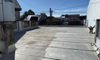 CASA EN VENTA C/AMPLIO FONDO Y QUINCHO-AVELLANEDA