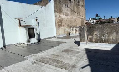 CASA EN VENTA C/AMPLIO FONDO Y QUINCHO-AVELLANEDA