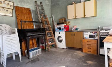 CASA EN VENTA C/AMPLIO FONDO Y QUINCHO-AVELLANEDA