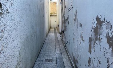 CASA EN VENTA C/AMPLIO FONDO Y QUINCHO-AVELLANEDA