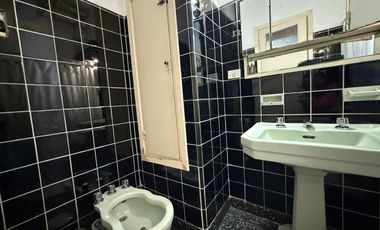 CASA EN VENTA C/AMPLIO FONDO Y QUINCHO-AVELLANEDA