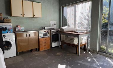 CASA EN VENTA C/AMPLIO FONDO Y QUINCHO-AVELLANEDA