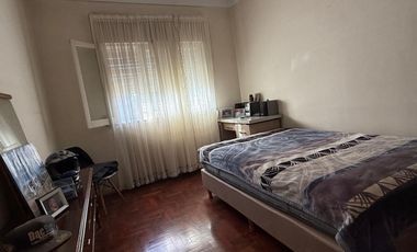 CASA EN VENTA C/AMPLIO FONDO Y QUINCHO-AVELLANEDA