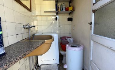 CASA EN VENTA C/AMPLIO FONDO Y QUINCHO-AVELLANEDA