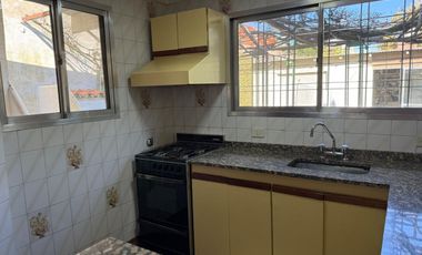 CASA EN VENTA C/AMPLIO FONDO Y QUINCHO-AVELLANEDA