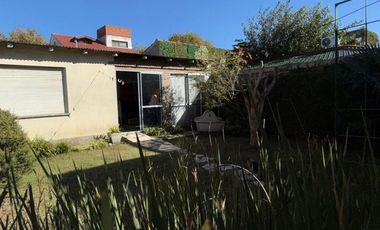 CASA EN VENTA C/AMPLIO FONDO Y QUINCHO-AVELLANEDA