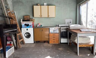 CASA EN VENTA C/AMPLIO FONDO Y QUINCHO-AVELLANEDA