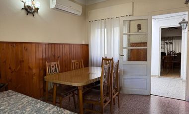 CASA EN VENTA C/AMPLIO FONDO Y QUINCHO-AVELLANEDA