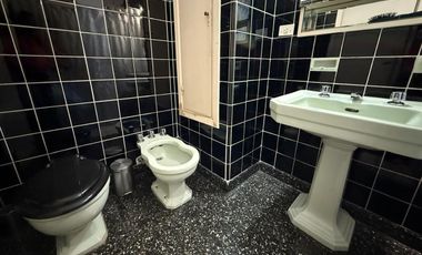 CASA EN VENTA C/AMPLIO FONDO Y QUINCHO-AVELLANEDA