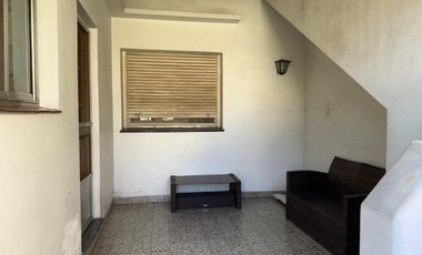 CASA EN VENTA C/AMPLIO FONDO Y QUINCHO-AVELLANEDA
