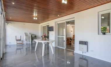 Casa con piscina en Barrio cerrado La Antonella