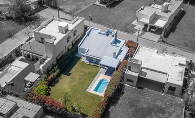 Casa con piscina en Barrio cerrado La Antonella