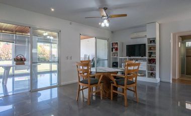 Casa con piscina en Barrio cerrado La Antonella