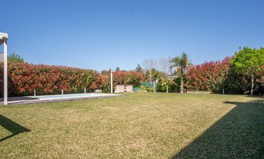 Casa con piscina en Barrio cerrado La Antonella