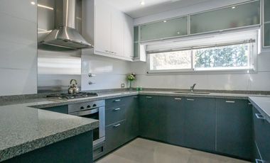 Casa con piscina en Barrio cerrado La Antonella