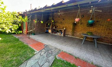Casa en venta 4 amb cochera y jardin