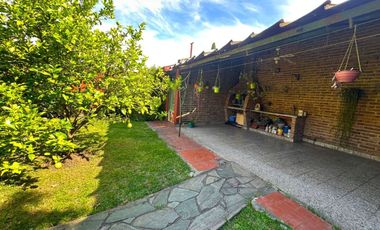 Casa en venta 4 amb cochera y jardin