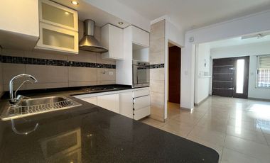 CASA 6 AMBIENTES VENTA SAN JUSTO